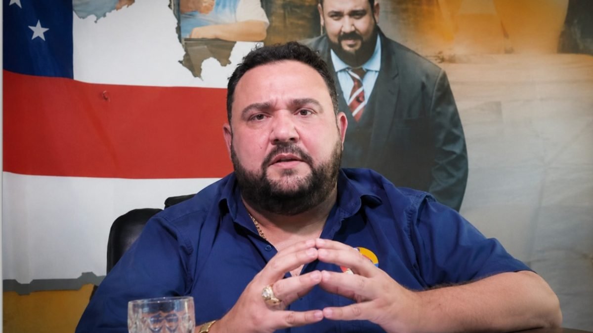 Palhano tenta apagar incêndio após pedir voto para Roberto Cidade