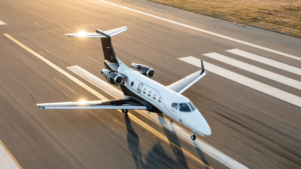 Embraer anuncia certificação de jato capaz de pousar sozinho