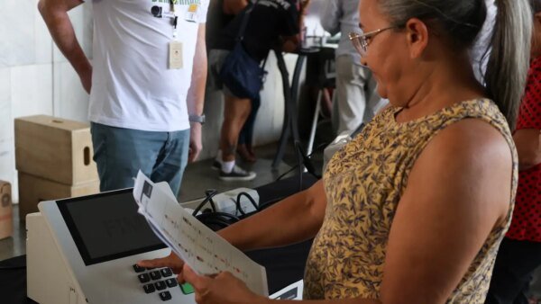 TRE-RJ distribui mais de 1 milhão de colas eleitorais para dia do voto