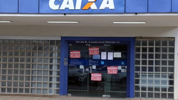 Caixa entra em greve nacional; BB tem paralisação parcial