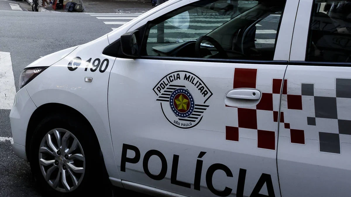 Delegado com sinais de embriaguez bate viatura em carro da PM no centro de SP, diz polícia