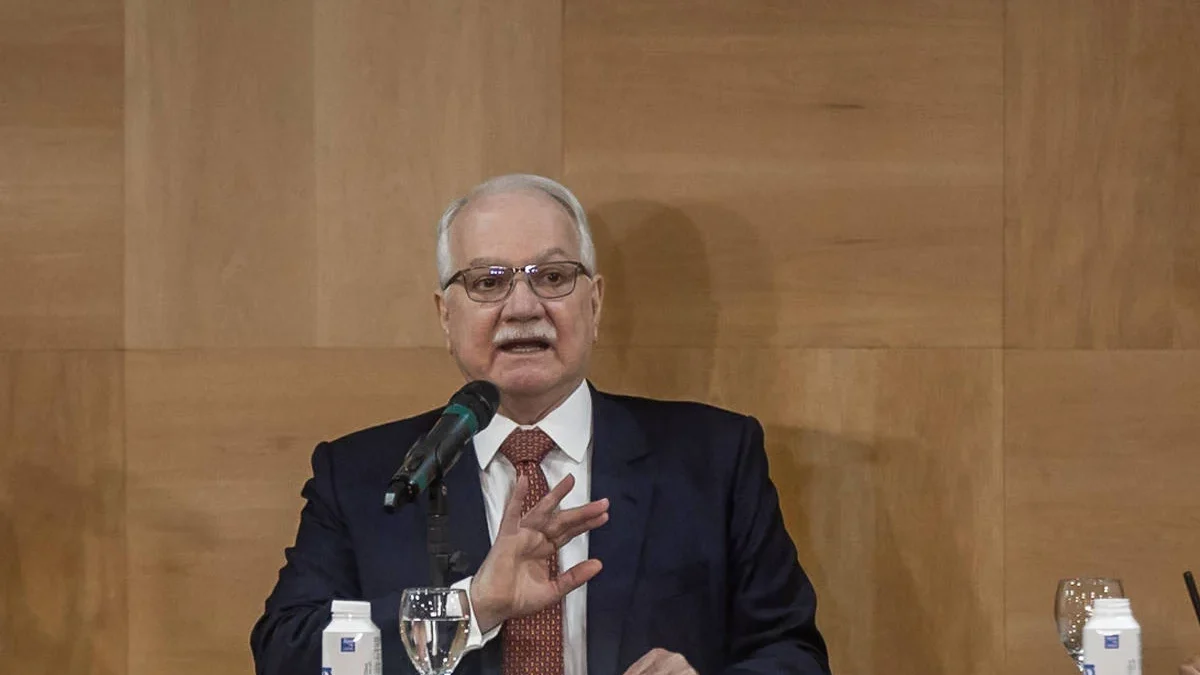 Fachin cita “sérios elementos” em crise no STF e pede encaminhamentos sobre o caso
