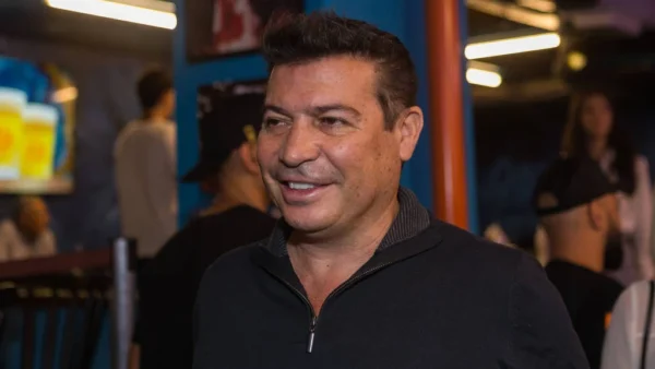 Luizão, pentacampeão em 2002, é investigado por suposta violência doméstica em SP