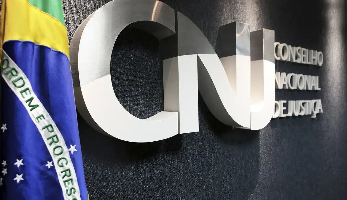 CNJ faz operação em gabinete de desembargador ligado a Nunes Marques