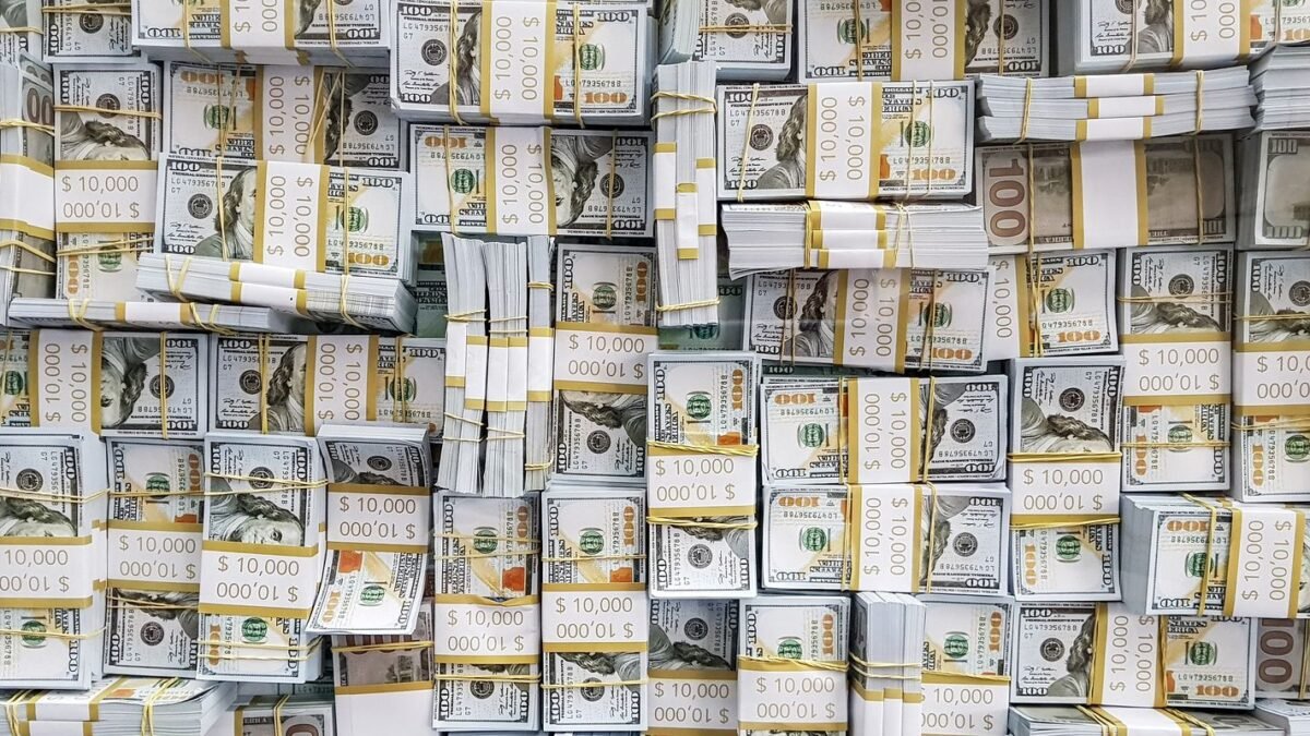 Com pessimismo externo, dólar sobe 0,47% e aproxima-se de R$ 5,20