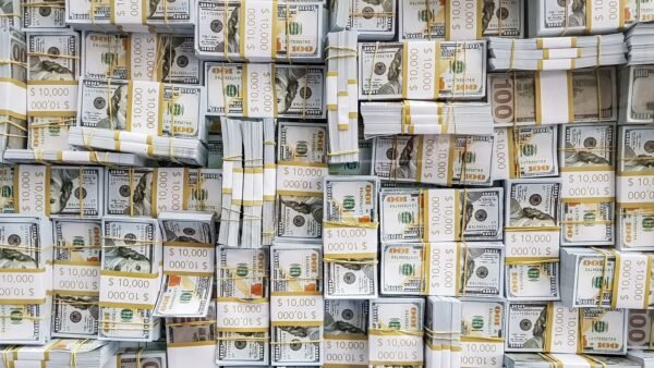 Com pessimismo externo, dólar sobe 0,47% e aproxima-se de R$ 5,20