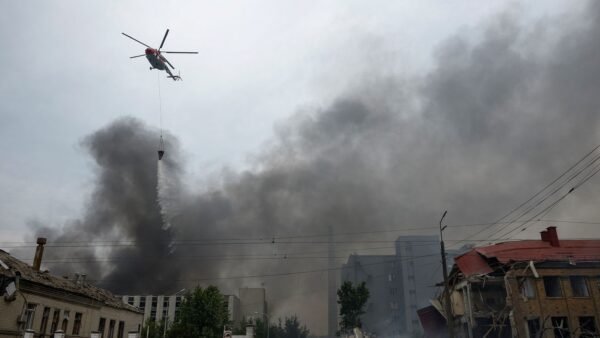 Rússia ataca Kiev após breve pausa para visita de enviados dos EUA