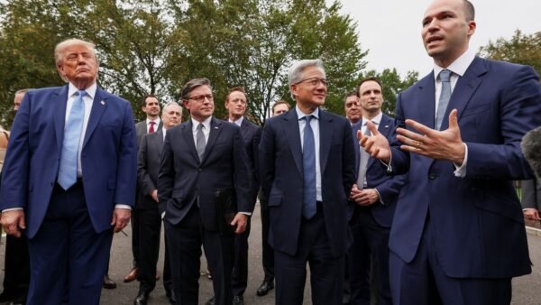 Trump anuncia autorregulação da IA por bigtechs em meio a temor social