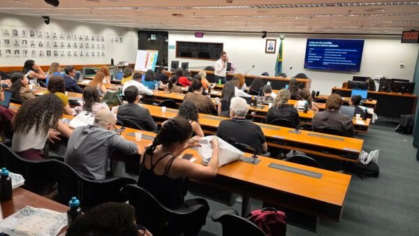 Pesquisadores debatem em Brasília o papel da comunicação pública