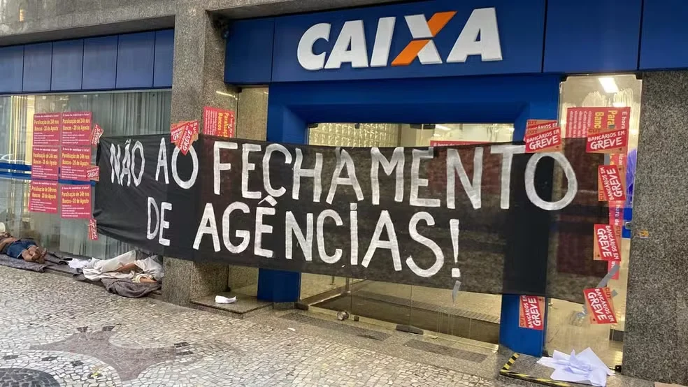 Empregados da Caixa rejeitam proposta final e mantêm greve por tempo indeterminado