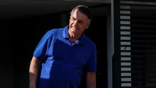 Moraes determina que Exército destrua sete armas de Bolsonaro