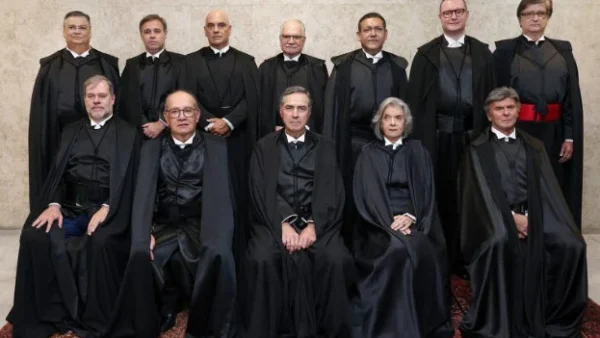 STF se divide em dois blocos: Mendonça cobra Fachin e Cármen vira fiel da balança