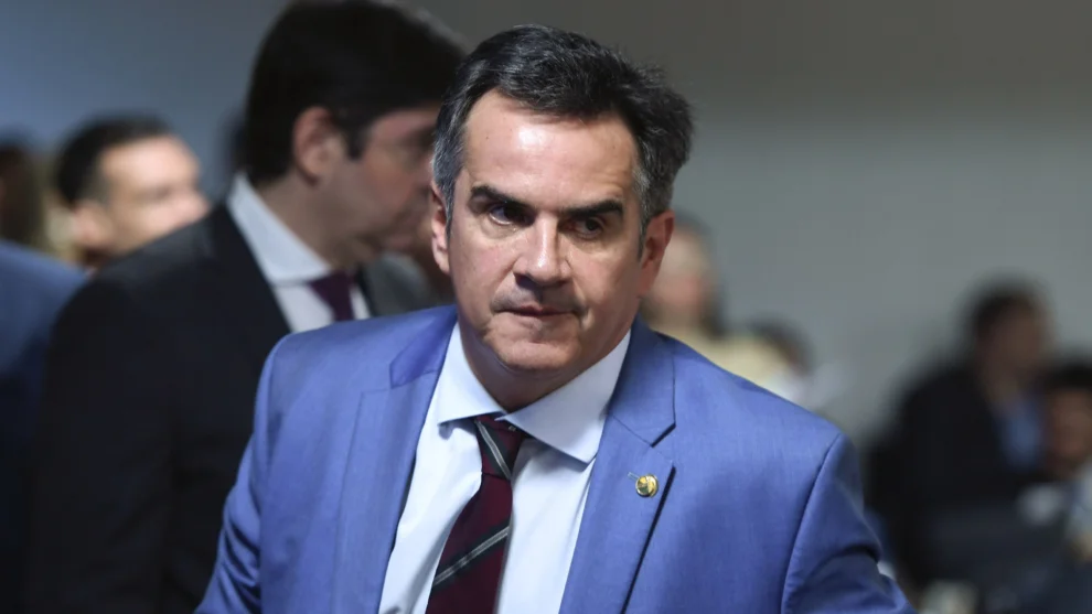 PF apreende na churrasqueira de Ciro Nogueira manuscrito com nomes de deputados e valores