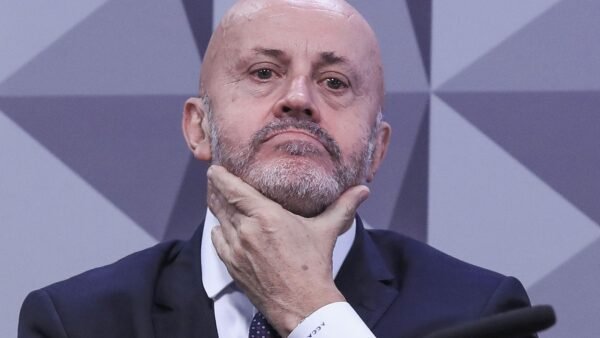 André Mendonça manda soltar filho do “Careca do INSS”