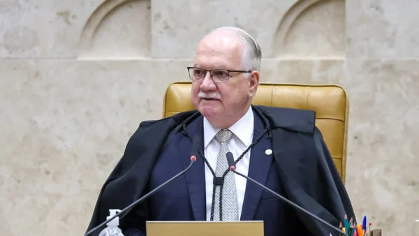 Fachin rejeita pedido de Moraes e separa julgamentos da crise no STF