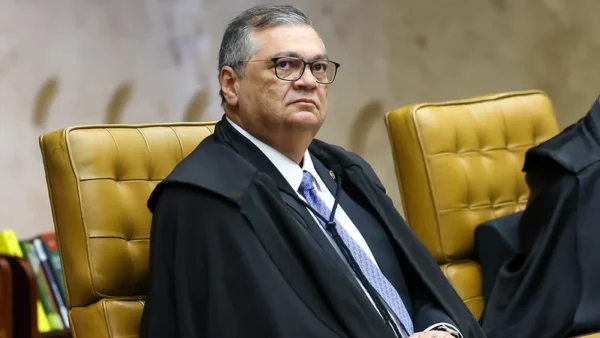 Dino retira sigilo de investigação sobre Dark Horse em SP; Frias seria ‘agente central’
