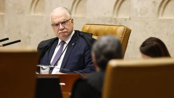 Em meio à escalada da crise no STF, Fachin cancela sessão do plenário nesta quarta