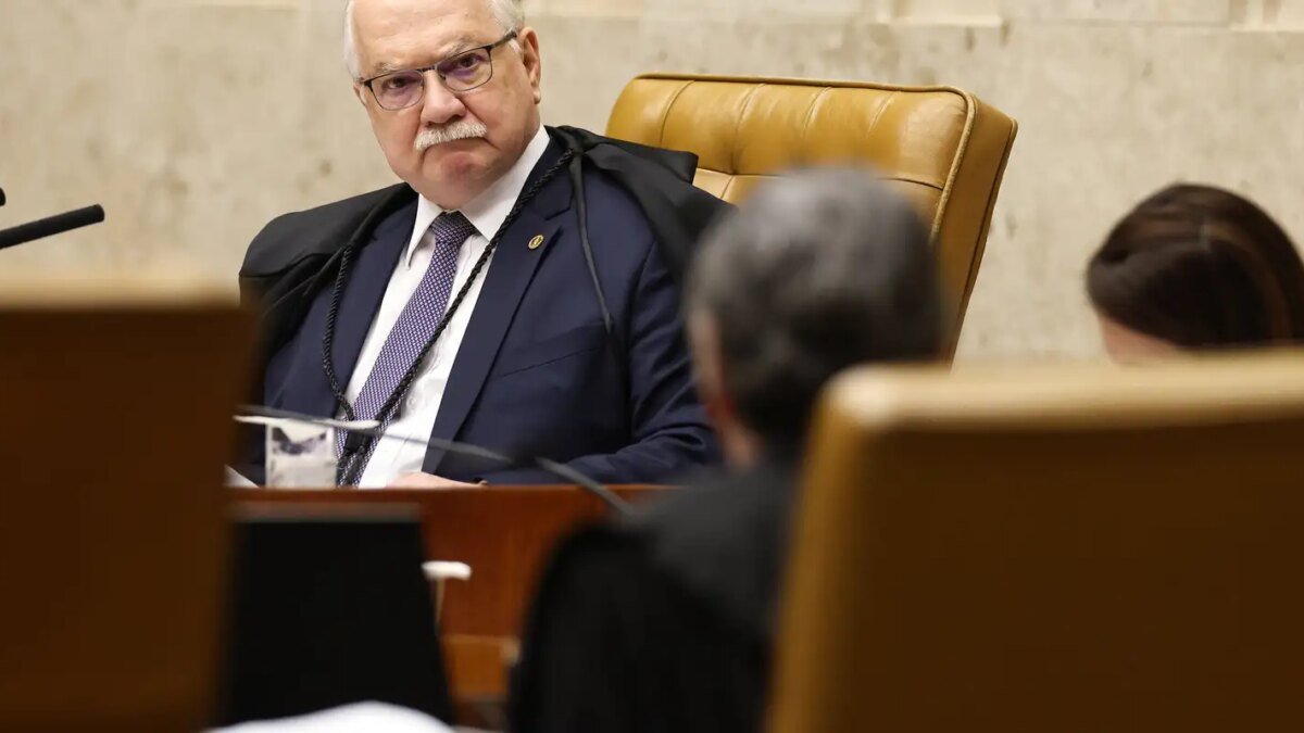 Ex-ministros e sociedade civil divulgam carta em apoio a Fachin 