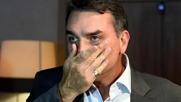 Flávio chega à reta final das eleições com cinco casos sem desfecho no Conselho de Ética