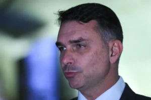 Manifestações pró-Lula acendem alerta e causam preocupação na campanha de Flávio Bolsonaro