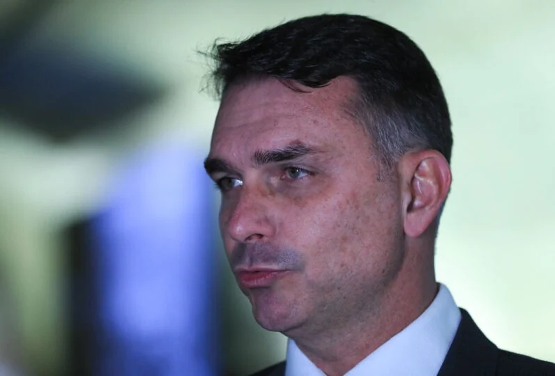 Manifestações pró-Lula acendem alerta e causam preocupação na campanha de Flávio Bolsonaro