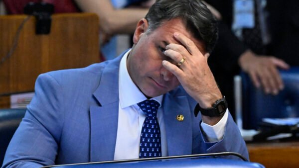 Flávio Bolsonaro: os fatos estão aí