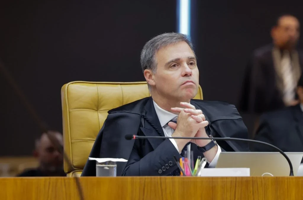Mendonça tratou com Castro sobre prisão de Cabral; ministro diz que atuou apenas com base nos autos