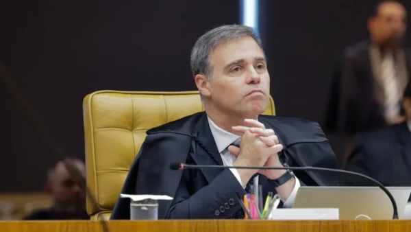 Mendonça tratou com Castro sobre prisão de Cabral; ministro diz que atuou apenas com base nos autos
