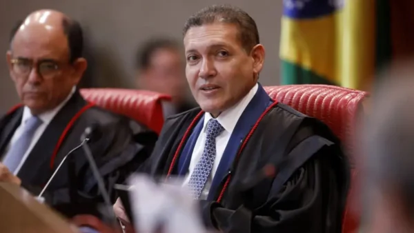 Mensagens de Vorcaro mencionam filho de Kassio Nunes e pagamento de R$ 500 mil, diz jornal