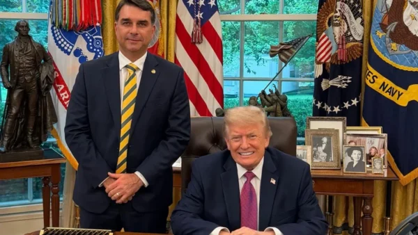 Flávio e aliados têm propostas que coincidem com 16 das 21 exigências de Trump ao Brasil