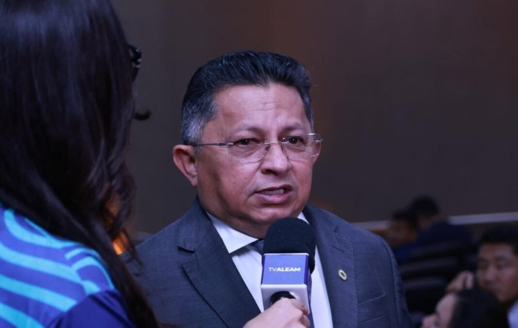 Sinésio mira voto dos ‘pais de pet’ de olho na reeleição