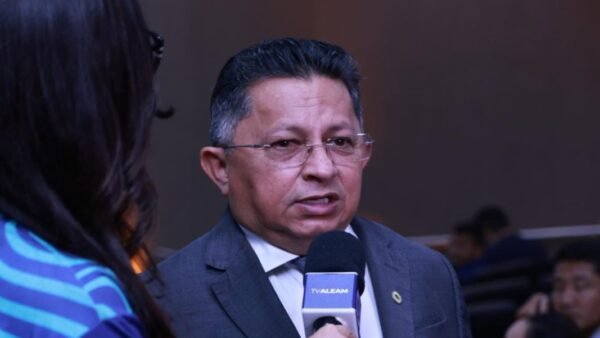 Sinésio mira voto dos ‘pais de pet’ de olho na reeleição