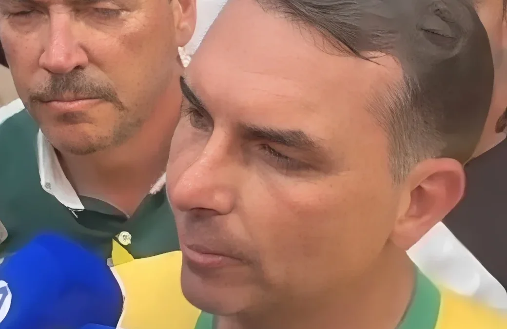 Flávio Bolsonaro acusa entidade de bispos católicos de espalhar mentiras