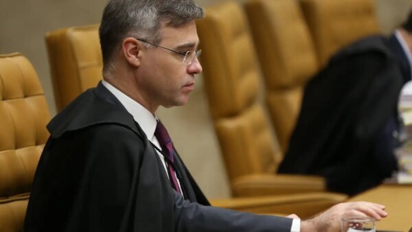 Mendonça levanta sigilo de quase 40 processos no STF