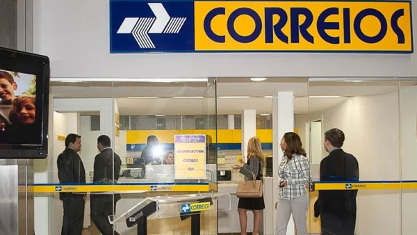 Correios acionam TST após trabalhadores rejeitarem proposta e decidirem manter greve