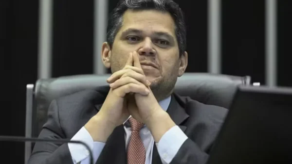 Senado começa a discutir a PEC do fim da 6×1, e Alcolumbre sinaliza votação na próxima semana