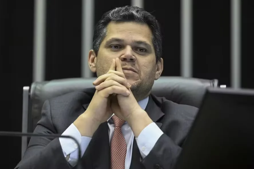 Senado começa a discutir a PEC do fim da 6×1, e Alcolumbre sinaliza votação na próxima semana