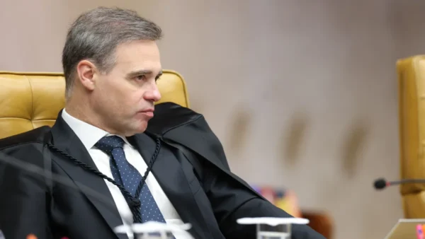 Mendonça envia à Presidência do STF investigação que alcançou ministro da Corte