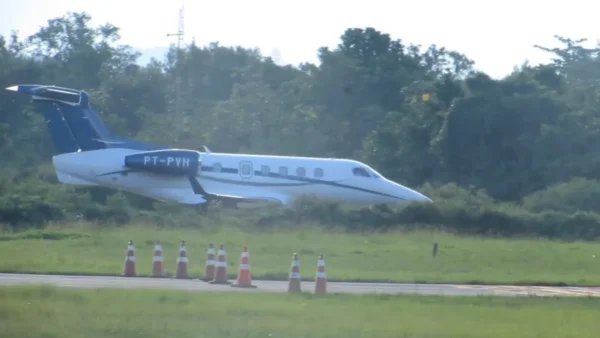 Avião de Vorcaro pousou em Angra no dia de festa de Flávio Bolsonaro