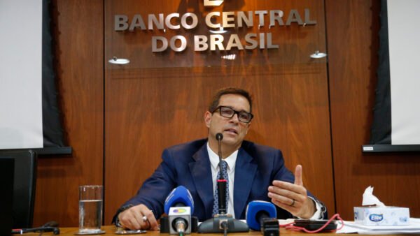 BC de Campos Neto aprovou diretor do Master investigado mesmo após alerta da CVM