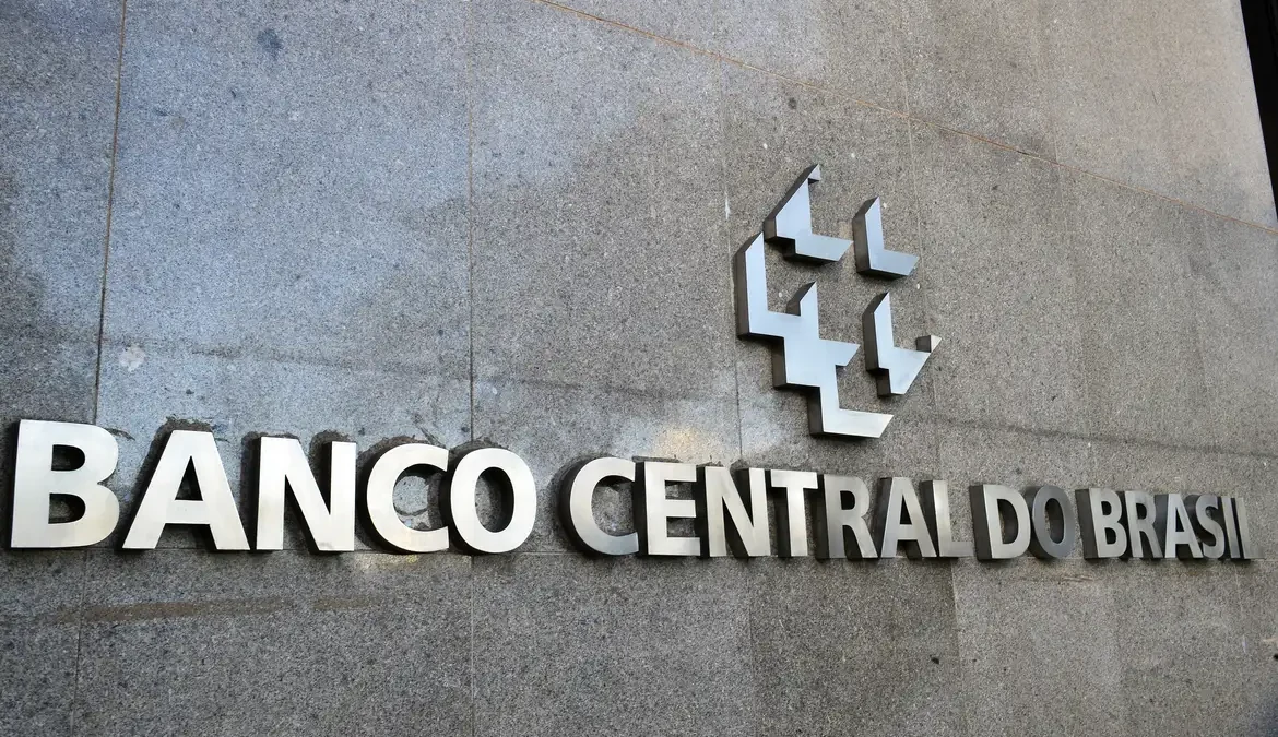 BC reduz para 1,8% previsão de crescimento do PIB neste ano e estima avanço de 1,4% em 2027