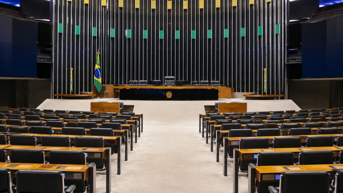 Câmara Federal no Amazonas: quem fica com as oito cadeiras?