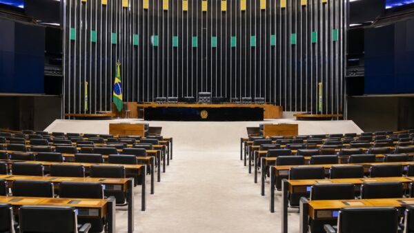 Câmara Federal no Amazonas: quem fica com as oito cadeiras?
