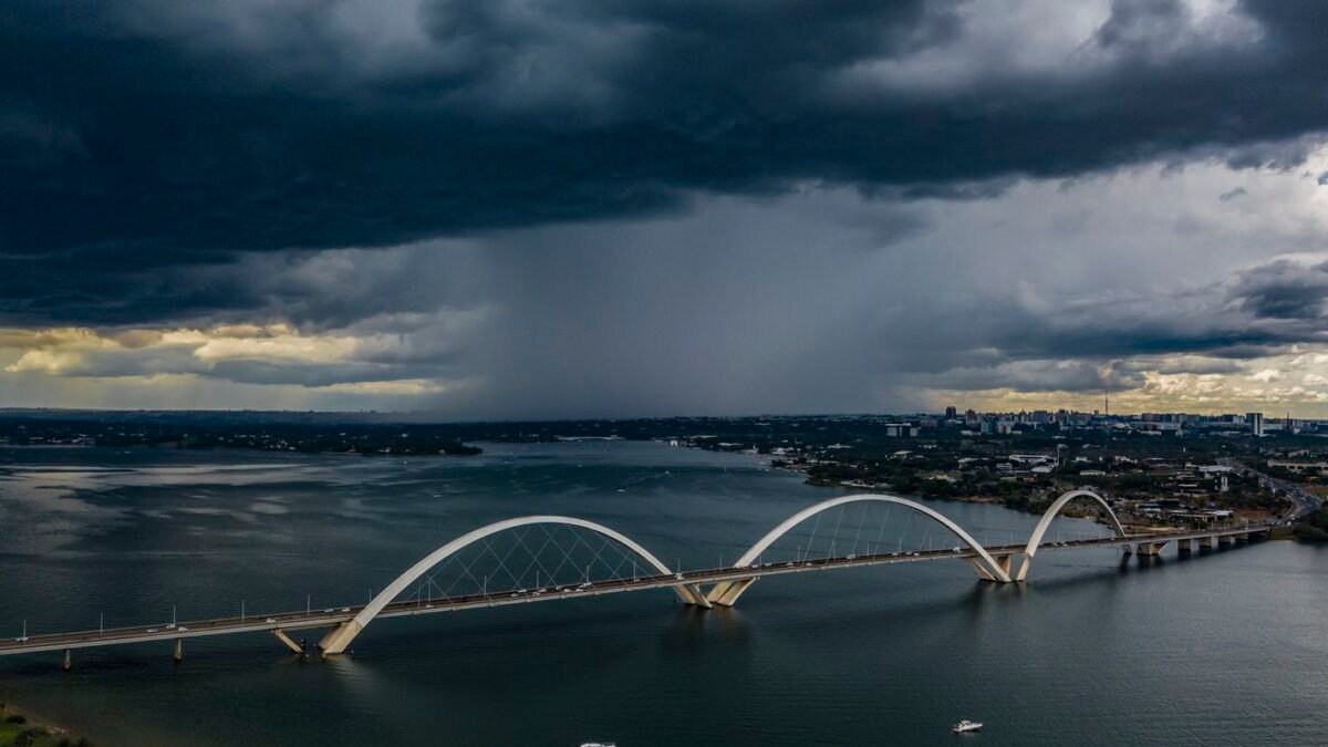 Defesa Civil emite alerta de tempestade e rajadas de vento no DF