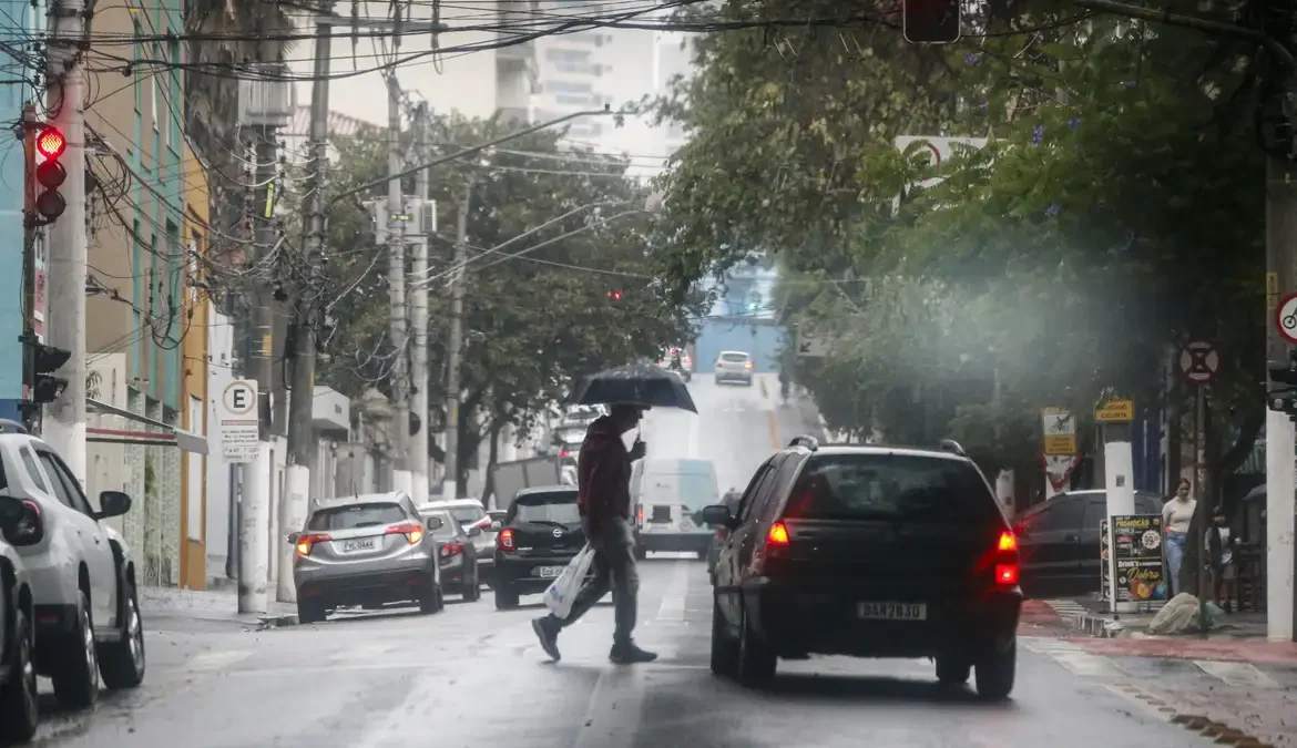 Frente fria leva chuva forte e temporais ao Sudeste nesta quarta
