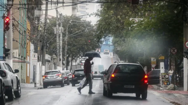 Frente fria leva chuva forte e temporais ao Sudeste nesta quarta