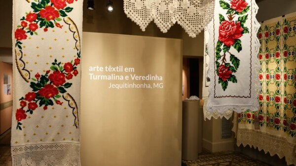 Museu do Folclore recebe bordados do Vale do Jequitinhonha