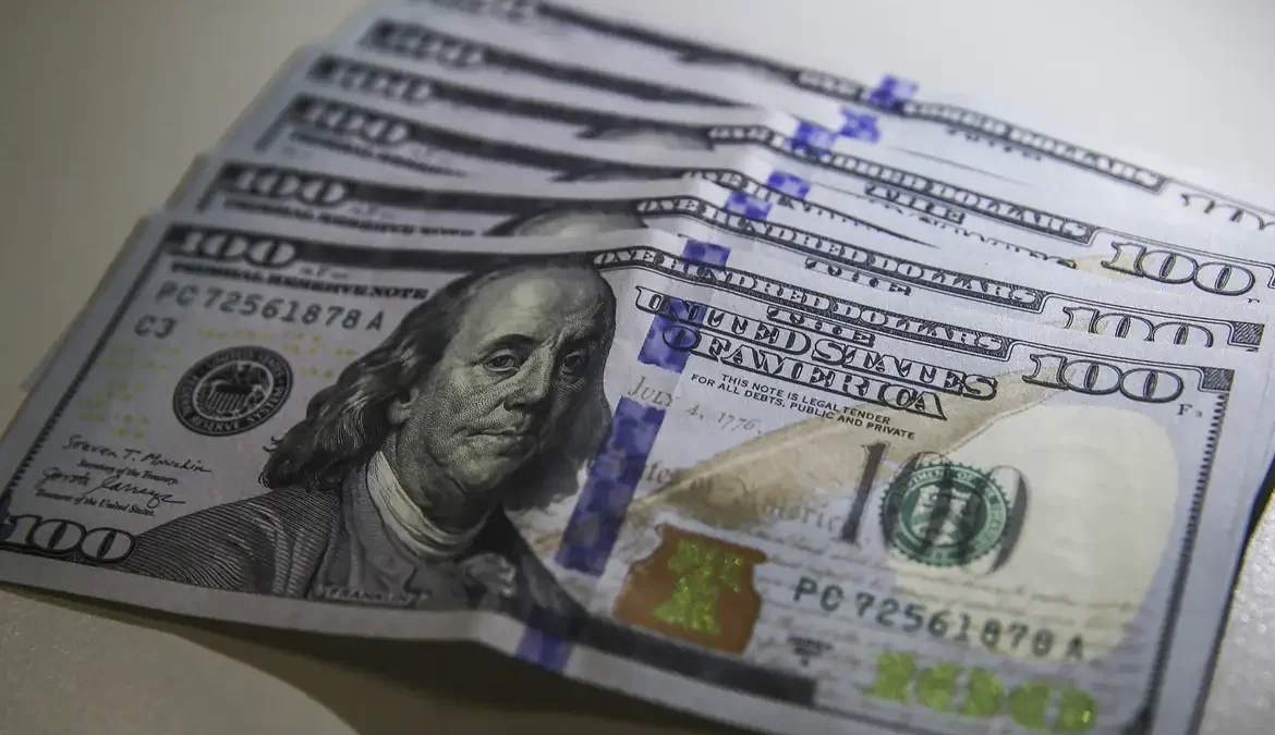 Dólar despenca a R$ 5,10 e Bolsa dispara com pesquisas eleitorais