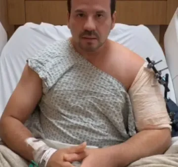 ‘Golpe do retrovisor’: cirurgião é baleado dentro de carro blindado durante assalto no Rio