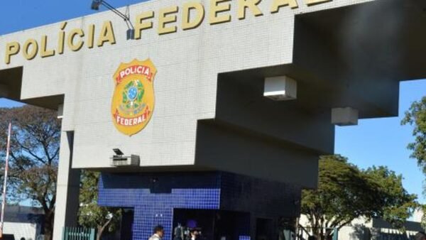 Delegados criticam afastamento de chefe da PF por decisão monocrática